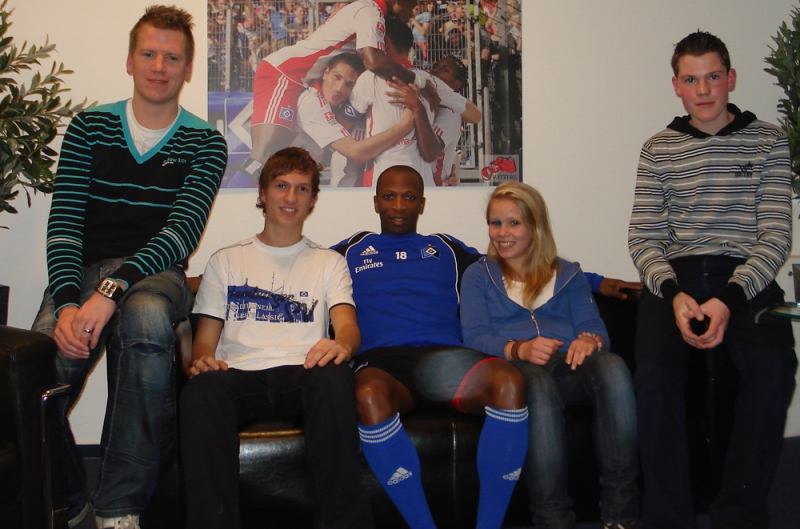 Im Interview (v. l. n. r.): Lehrer J. Watermann, Dennis Stepien, Romeo Castelen, Malin Bartsch, Maurice Küchenmeister